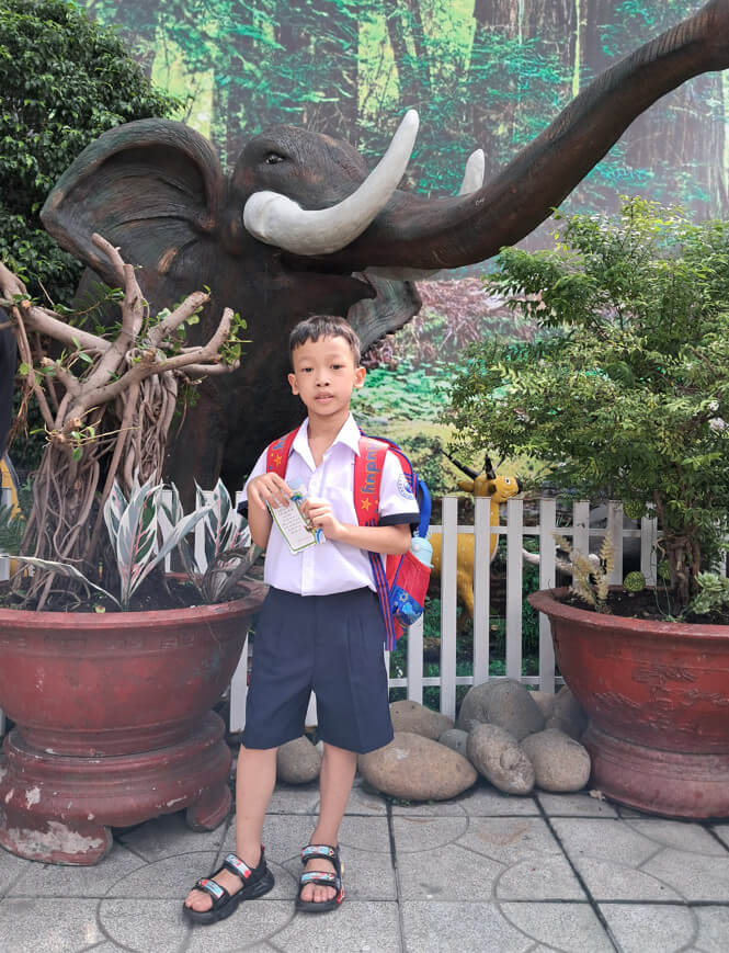 Nguyễn Đức Minh tại trường tiểu học Nguyễn Văn Banh